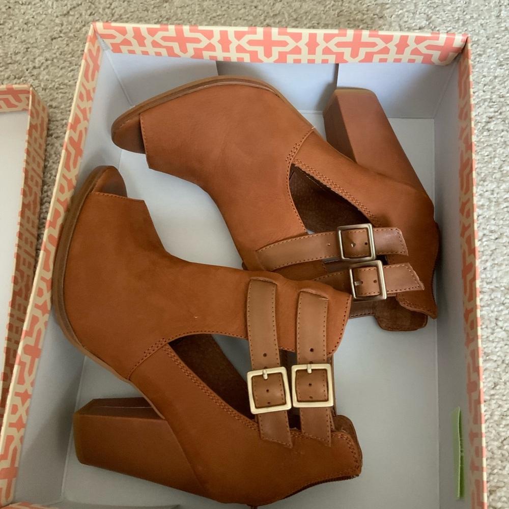 Gianni Bini Wrap Up heels. Size 7 Women’s